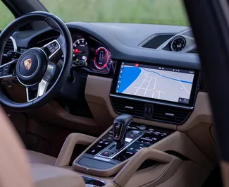 Motor Gasolina de 3,0L de Porsche Cayenne Turbo 2022 para alquilar en en Becici.