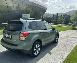 Subaru Forester salono nuoma Gruzijoje. Puikus 5 sėdimų vietų automobilis su Automatinis pavarų dėže.