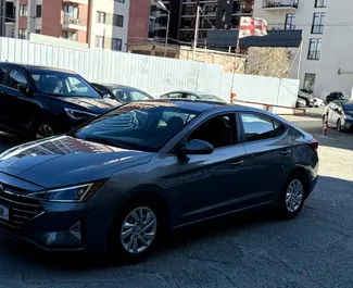 Hyundai Elantra 2019 con sistema de Tracción delantera, disponible en Tiflis.