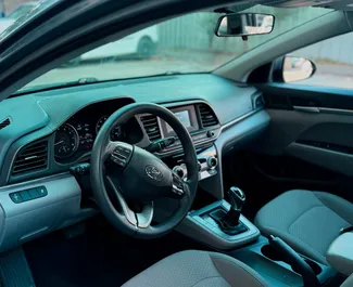 Motor Gasolina de 2,0L de Hyundai Elantra 2019 para alquilar en en Tiflis.