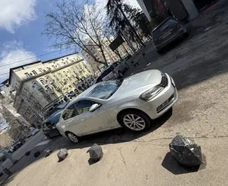 Prenájom auta Volkswagen Passat 2011 v v Gruzínsku, s vlastnosťami ✓ palivo Benzín a výkon 210 koní ➤ Od 115 GEL za deň.