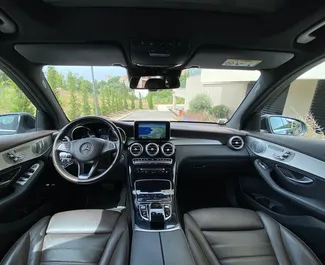 Mercedes-Benz GLC250 2022 disponível para alugar em Becici, com limite de quilometragem de ilimitado.