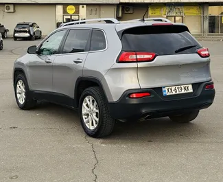 Jeep Cherokee noma. Komforta, SUV, Krossovers automašīna nomai Gruzijā ✓ Bez depozīta ✓ Apdrošināšanas iespējas: TPL, SCDW, FDW, Krāpšana, Young.