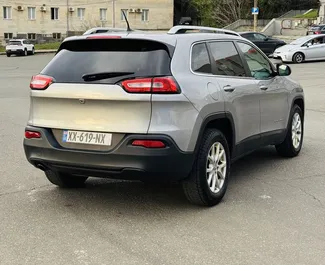 Benzīns 2,4L dzinējs Jeep Cherokee 2017 nomai Kutaisi.