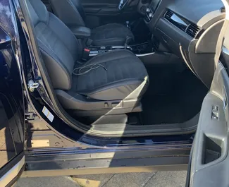 Mitsubishi Outlander 2021 для аренды в Батуми. Лимит пробега не ограничен.