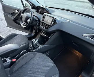 Peugeot 208 2017 dostupné na prenájom v v Solúne, s limitom kilometrov neobmedzené.