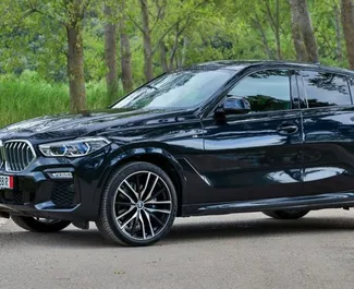 واجهة أمامية لسيارة إيجار BMW X6 في في بيسيتشي, مونتينيغرو ✓ رقم السيارة 12168. ✓ ناقل حركة أوتوماتيكي ✓ تقييمات 0.