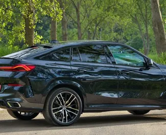 تأجير سيارة BMW X6 2022 في في الجبل الأسود، تتميز بـ ✓ وقود الديزل وقوة 240 حصان ➤ بدءًا من 280 EUR يوميًا.