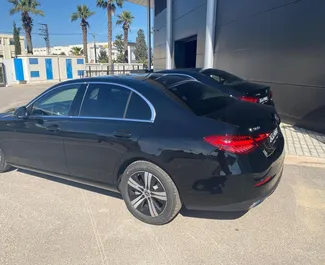 Mercedes-Benz C-Class 대여. 튀니지에서에서 대여 가능한 편안함, 프리미엄 차량 ✓ 5000 EUR의 보증금 ✓ TPL 보험 옵션.