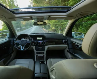 Pronájem Mercedes-Benz GLK. Auto typu Komfort, Prémiová, SUV k pronájmu v Albánii ✓ Bez zálohy ✓ Možnosti pojištění: TPL, CDW, V zahraničí.