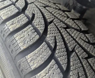 Interiér Subaru Forester k pronájmu v Gruzii. Skvělé auto s 5 sedadly a převodovkou Automatické.