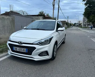Vuokra-auton etunäkymä Hyundai i20 Tiranassa, Albania ✓ Auto #15725. ✓ Vaihteisto Manuaalinen TM ✓ Arvostelut 0.