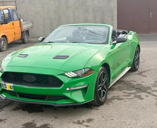 2.4L 엔진이 장착된 예레반에서의 Ford Mustang Cabrio #15484 자동 차량 대여 ➤ Rafik 아르메니아에서에서 제공.