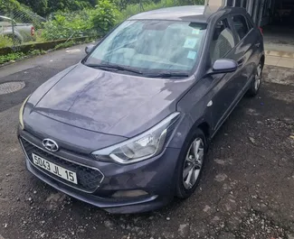 모리셔스에서, 모리셔스에서 대여하는 Hyundai i20의 전면 뷰 ✓ 차량 번호#15825. ✓ 자동 변속기 ✓ 0 리뷰.