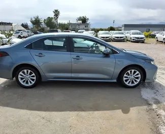 Alquiler de coches Toyota Corolla Sedan n.º 6562 Automático en el aeropuerto de Antalya, equipado con motor de 1,5L ➤ De Ramazan en Turquía.