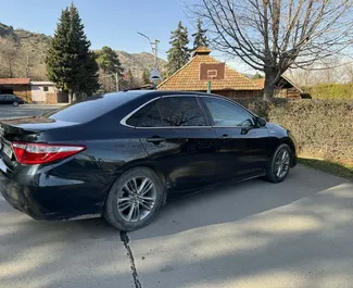 Pronájem Toyota Camry. Auto typu Komfort, Prémiová k pronájmu v Gruzii ✓ Bez zálohy ✓ Možnosti pojištění: TPL, CDW, FDW, Young.