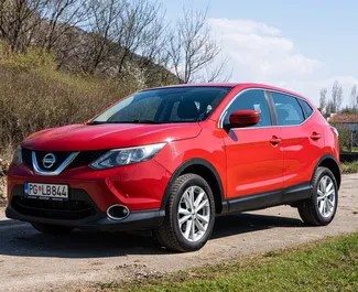 Nissan Qashqai 2016 tilgjengelig for leie i Podgorica, med ubegrenset kilometergrense.