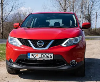 Frontvisning av en leiebil Nissan Qashqai i Podgorica, Montenegro ✓ Bil #15736. ✓ Automatisk TM ✓ 0 anmeldelser.
