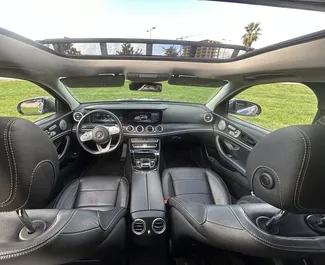 Прокат машини Mercedes-Benz E-Class #15689 (Автомат) в аеропорту Подгориці, з двигуном 2,0л. Дизель ➤ Безпосередньо від Ян у Чорногорії.