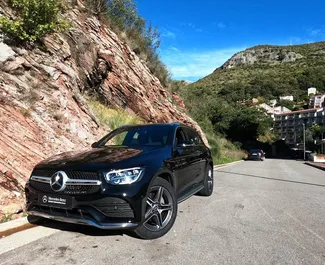 Priekinė automobilio, kurį nuomojate Mercedes-Benz GLC-Class Podgoricos oro uoste, Juodkalnija vaizdas ✓ Automobilis #15722. ✓ Pavarų dėžė Automatinis TM ✓ Atsiliepimai 0.