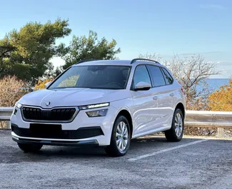 Μπροστινή όψη ενοικιαζόμενου Skoda Kamiq στην Μπούντβα, Μαυροβούνιο ✓ Αριθμός αυτοκινήτου #15941. ✓ Κιβώτιο ταχυτήτων Αυτόματο TM ✓ 0 κριτικές.