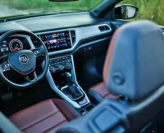 Volkswagen T-Roc Cabrio 2025 galimas nuomai Becicici, su neribotas kilometrų apribojimu.
