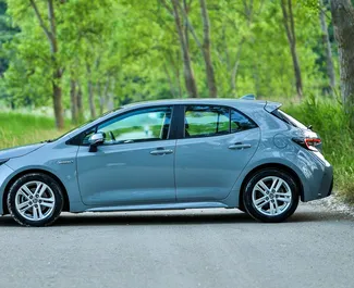 Bilutleie av Toyota Corolla 2024 i i Montenegro, inkluderer ✓ Hybrid drivstoff og 125 hestekrefter ➤ Starter fra 29 EUR per dag.