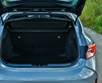 Hybrid 18,0L-motoren til Toyota Corolla 2024 for utleie i Becici.