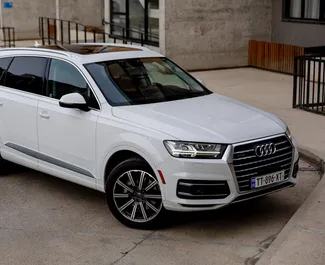 Audi Q7 2018 для аренды в Батуми. Лимит пробега не ограничен.
