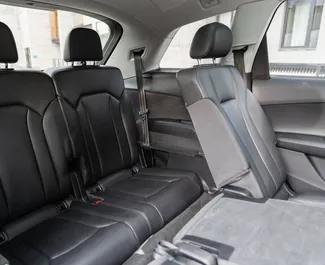 Audi Q7 – автомобиль категории Премиум, Внедорожник, Кроссовер напрокат в Грузии ✓ Депозит 670 GEL ✓ Страхование: ОСАГО, Супер КАСКО.
