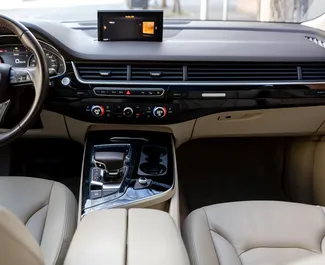 Prenájom auta Audi Q7 2018 v v Gruzínsku, s vlastnosťami ✓ palivo Benzín a výkon 329 koní ➤ Od 280 GEL za deň.