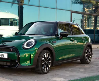 Bensin 2,0L motor i Mini Cooper S 2025 för uthyrning i Dubai.