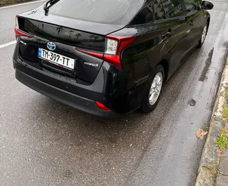 Toyota Prius 2019 autóbérlés Grúziában, jellemzők ✓ Hibrid üzemanyag és 37 lóerő ➤ Napi 105 GEL-tól kezdődően.