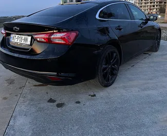 Chevrolet Malibu noma. Komforta, Premium automašīna nomai Gruzijā ✓ Bez depozīta ✓ Apdrošināšanas iespējas: TPL, CDW, Nav depozīta.