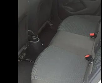 Opel Corsaのレンタル。ギリシャにてでの経済カーレンタル ✓ 保証金なし ✓ CDW, SCDWの保険オプション付き。