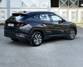 Najem avtomobila Hyundai Tucson 2024 v v Črni gori, z značilnostmi ✓ gorivo Hibridni in 204 konjskih moči ➤ Od 60 EUR na dan.