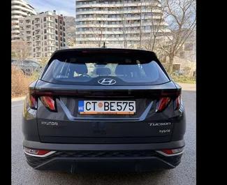 Notranjost Hyundai Tucson za najem v v Črni gori. Odličen avtomobil s 5 sedeži in Samodejno menjalnikom.