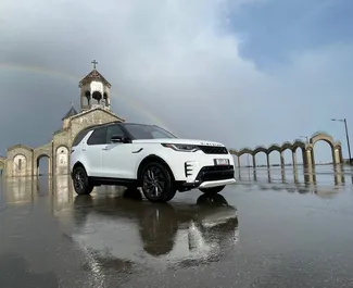 Land Rover Discovery 2022, Tiflis'te için kiralık, Günlük 250 km kilometre sınırı ile.