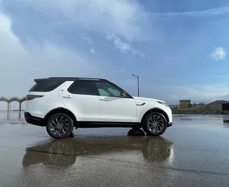 Land Rover Discovery 2022 araç kiralama Gürcistan'da, ✓ Benzin yakıt ve 395 beygir gücü özellikleriyle ➤ Günde başlayan fiyatlarla 220 GEL.