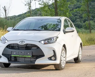 Прокат машины Toyota Yaris №15934 (Автомат) в Бечичи, с двигателем 15,0л. Гибрид ➤ Напрямую от Иван в Черногории.