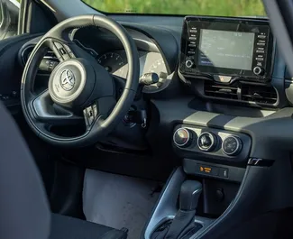 Toyota Yaris 2026 для аренды в Бечичи. Лимит пробега не ограничен.
