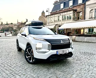 Арендуйте Mitsubishi Outlander 2022 в Грузии. Топливо: Бензин. Мощность: 180 л.с. ➤ Стоимость от 135 GEL в сутки.