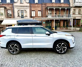 Mitsubishi Outlander – автомобиль категории Комфорт, Кроссовер напрокат в Грузии ✓ Без депозита ✓ Страхование: ОСАГО, Полное КАСКО, С выездом.