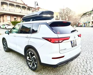 Салон Mitsubishi Outlander для аренды в Грузии. Отличный 7-местный автомобиль. ✓ Коробка Автомат.