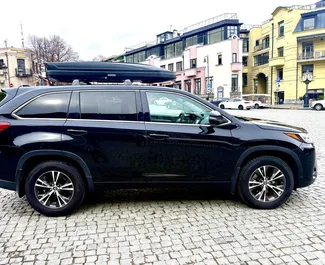 Салон Toyota Highlander для аренды в Грузии. Отличный 7-местный автомобиль. ✓ Коробка Автомат.