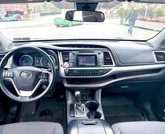 Toyota Highlander 2017 – прокат от собственников в Тбилиси (Грузия).