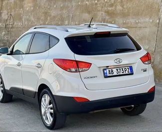 Hyundai Tucson 2014 araç kiralama Arnavutluk'ta, ✓ Dizel yakıt ve 130 beygir gücü özellikleriyle ➤ Günde başlayan fiyatlarla 25 EUR.