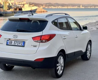 Hyundai Tucson kiralama. Ekonomi, Konfor, SUV, Crossover Türünde Araç Kiralama Arnavutluk'ta ✓ Depozitosuz ✓ TPL, FDW, Yurtdışı sigorta seçenekleri.