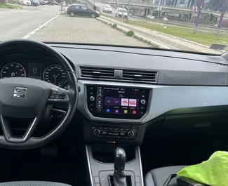 Орендуйте SEAT Arona 2022 у Сербії. Паливо: Бензин. Потужність: 116 к.с. ➤ Вартість від 37 EUR за добу.