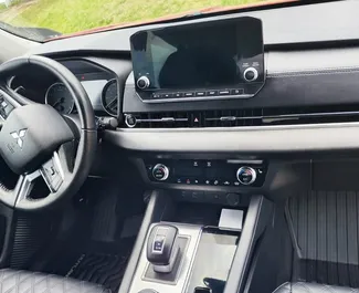 Mitsubishi Outlander Xl 대여. 조지아에서에서 대여 가능한 편안함, 크로스오버 차량 ✓ 900 GEL의 보증금 ✓ TPL, CDW, 승객, 도난 보험 옵션.